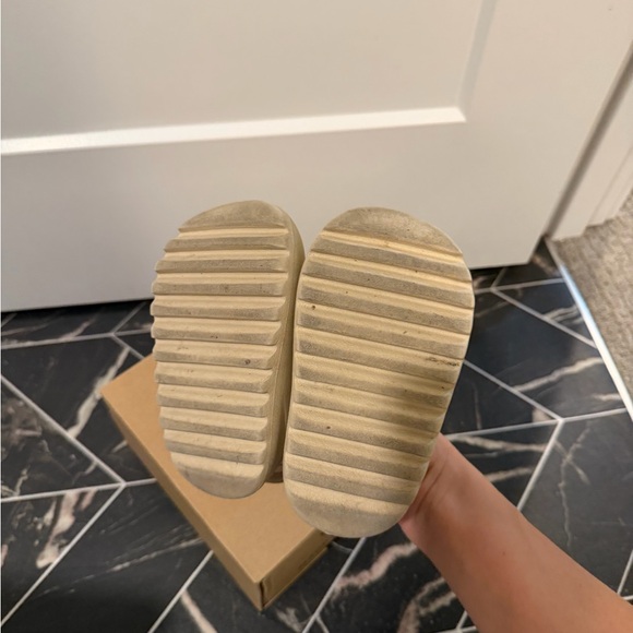 Adidas yeezy Slides infant bone color - Picture 3 of 5